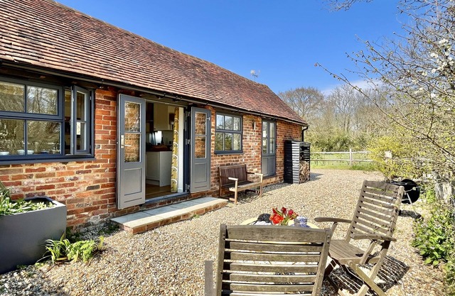 Primrose Lodge by inspirestays-com - a cottage that sleeps 2 guests in 1 bedroom