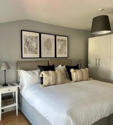 Prince Arthur Apartment