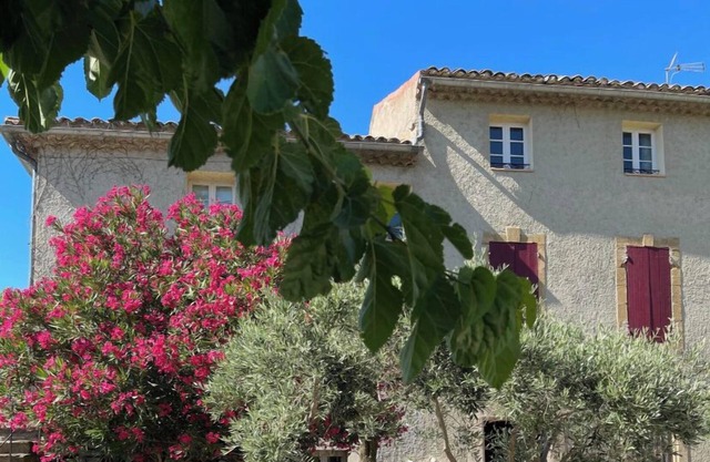 PRINCE DE PROVENCE apartment for 2 on 1 floor pets allowed under 16 kg