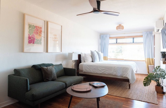 Prince Kuhio Condo - Steps to the beach!