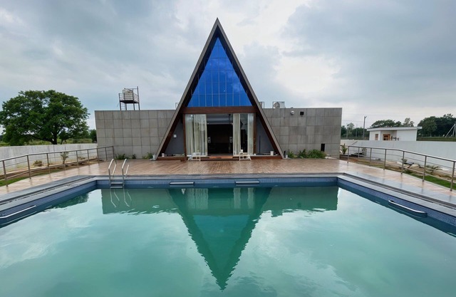 Prism Peak -Your Countryside 5BR By Homeyhuts