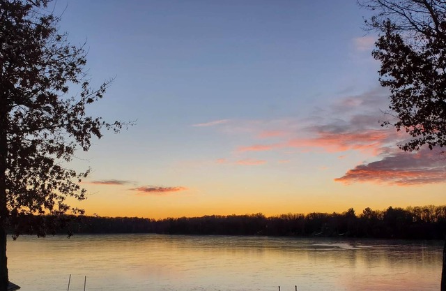 Pristine 3-bedroom 2 bath Northwoods lake cabin get-away