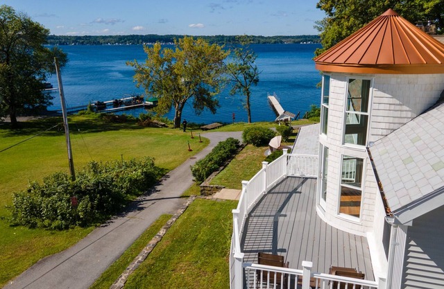 Pristine Lake House W/ Guest Suite - Perfect for every season!