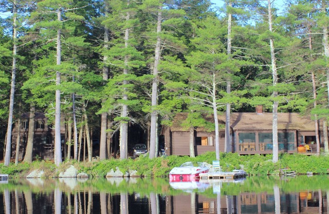 Frente al lago en el lago Squam