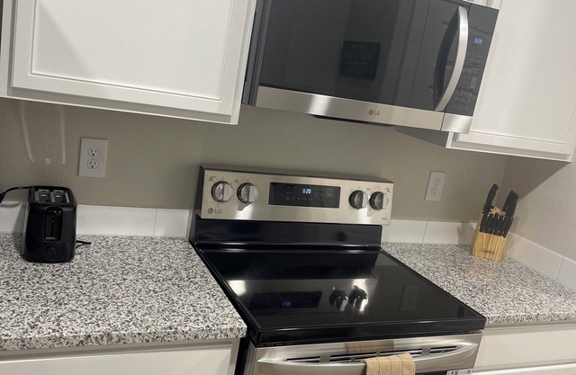Pristine new 3-bedroom house in Odessa with AC, WiFi