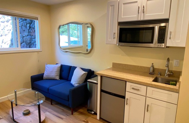 Pristine Studio—Walk to SF Bay & State Park! With A/C!