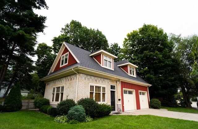 Pristine Two bedroom getaway near Lake Express Ferry & Lake Michigan