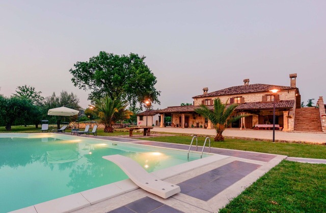 Casa de vacaciones privada con jacuzzi, piscina privada, WIFI, sauna, TV, patio, cerca de Teramo