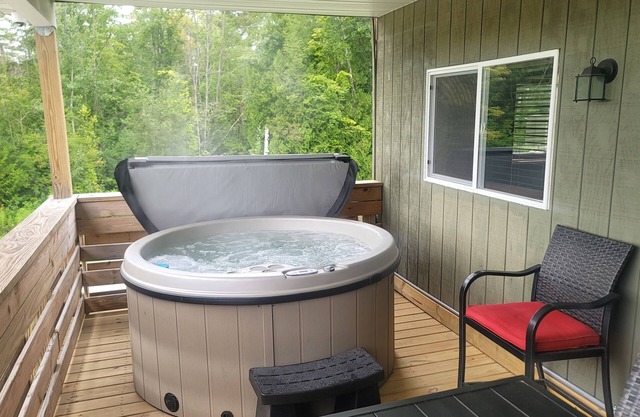 Privat Hot Tub! Sleeps 6 *Traverse City *Sleeping Bear Dunes