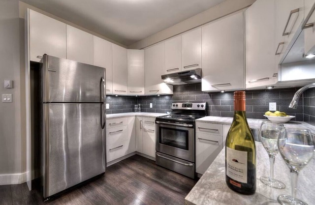 Private 1 Bed/1 Bath Suite in Cadboro Bay Area Close to UVic