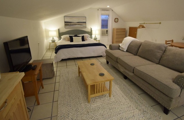 Private 1-bedroom studio apartment