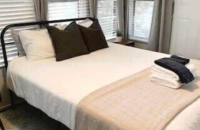 Private 1 BR in Lafayette Kitchen, Garden & Shared Living