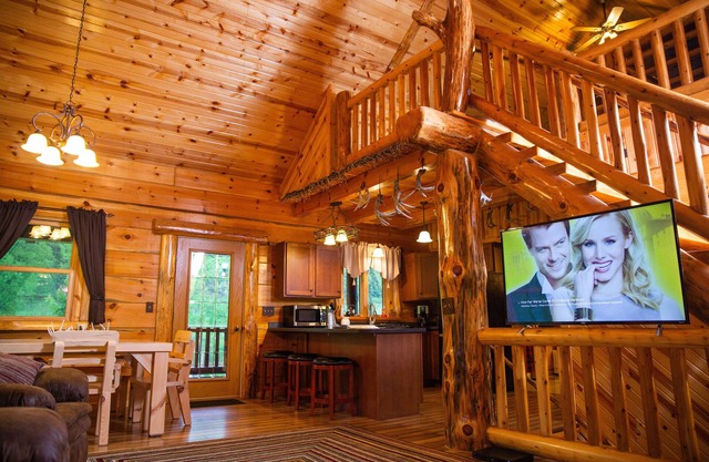 ¡Cabina aislada y amigable para familias a 5 minutos del río Mississippi y Lansing!