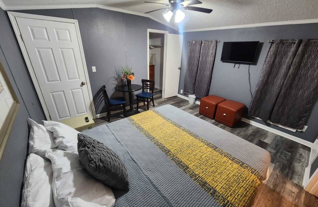 Private 10BR Secluded Compound, Spacious Retreat w/ Abundant Parking