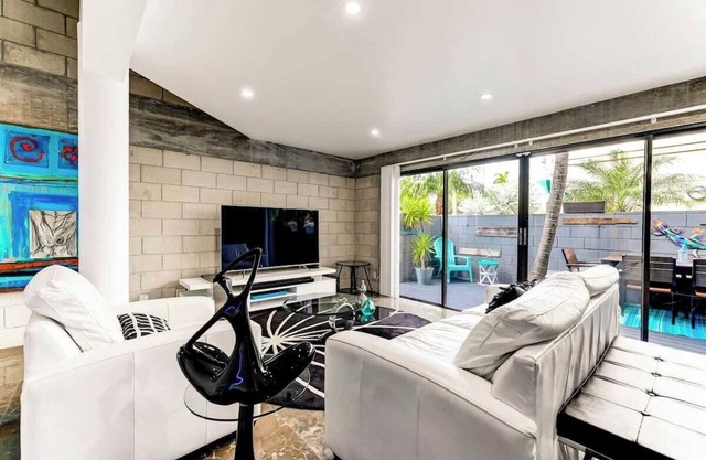 Private 2 bed Townhome Near Beach and Las Olas