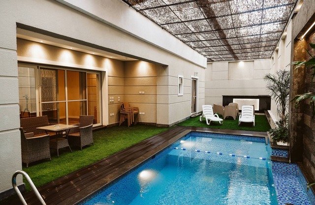 Private 2 bedroom apartment with a private pool