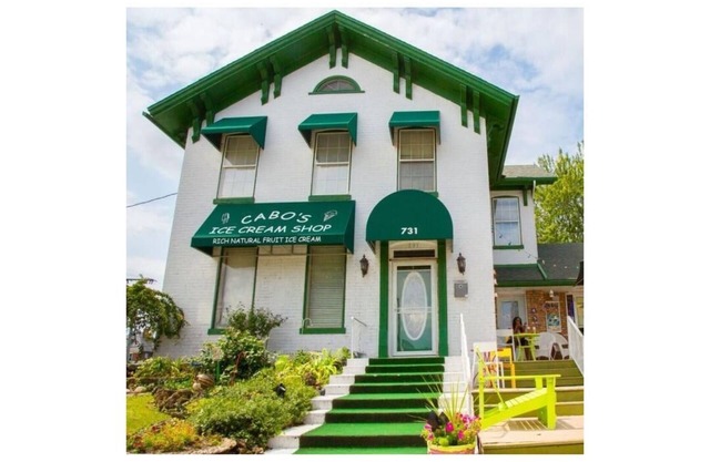 Private 2-Suite Retreat In UpTown Arts District