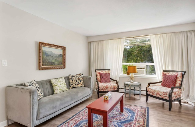 Private 2Bdrm Newly Renovated - Furnished apt - U3