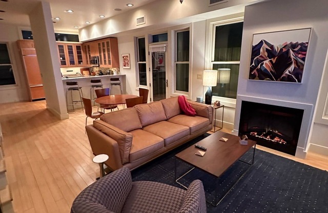 Private 2BR/2.5BA Contemporary next to Audubon Park