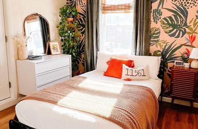 Pura Vida Long Beach - Private 2nd story apartment. Walk to beach & restaurants