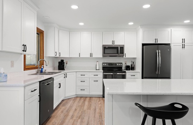 Private 3 bedroom, 2 bathroom Charming Getaway!