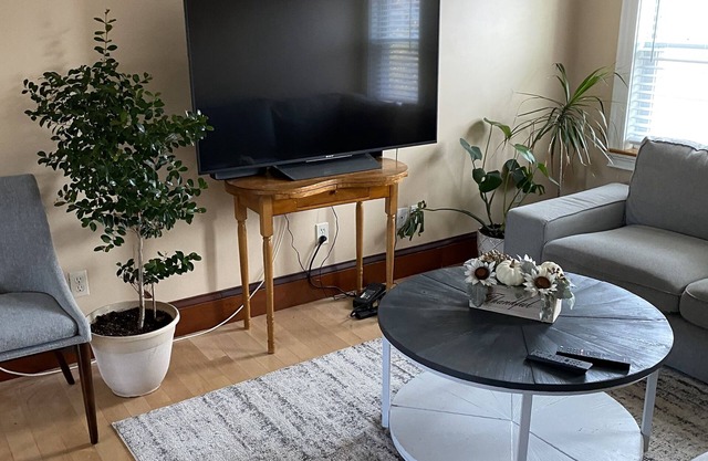 Private 3 bedroom, Boston.