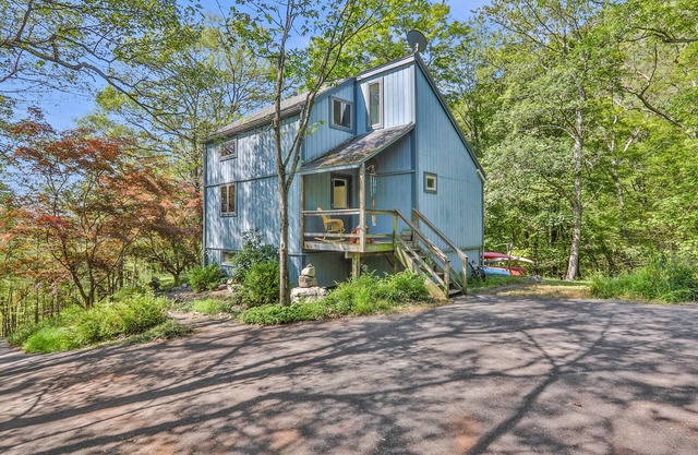 Dog friendly private 3-bedroom house bordering the Mohonk Preserve