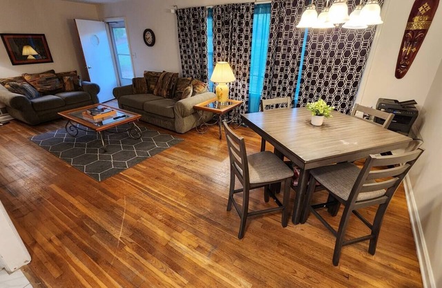 Private 3 Bedroom Getaway Near the Airport