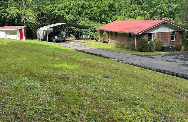Private 3-bedroom house close to Gunterville State Park and boat ramps