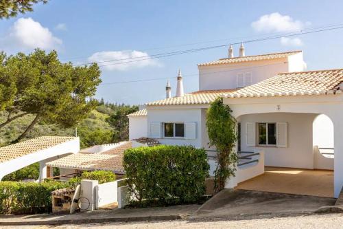 Private 3 bedroom villa in Salema amazing views