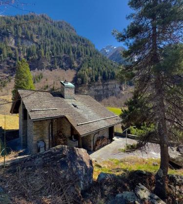 Private 3-story villa in Val calanca, Rossa