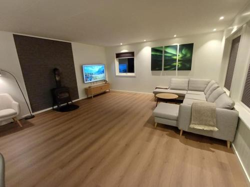 Private 4 bedroom getaway in Lofoten