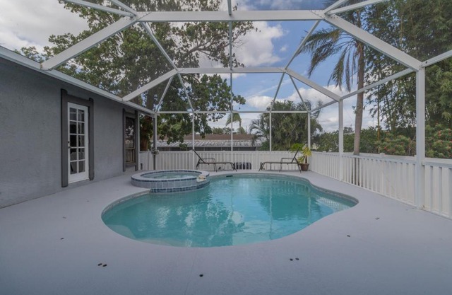 Private 4 Bedroom Pool Spa Home Located on Palma Sola Blvd home