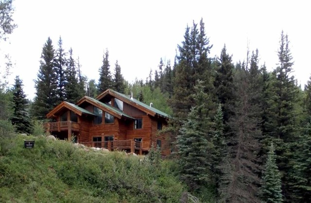 Privado 48 Acre Riverfront Lodge rodeado de hermoso bosque nacional!