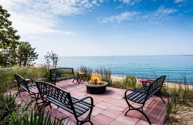 Private 4BR/2BA on Lake Michigan
