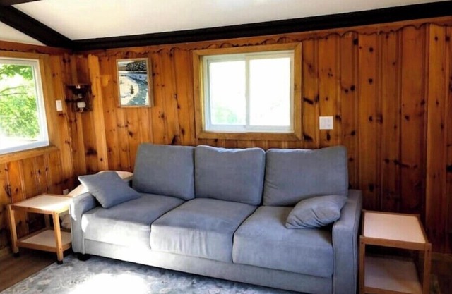 Private 5 Acre Chalet with Bunkie & Sauna - Rated 4.9 with 100 Reviews on Airb&b