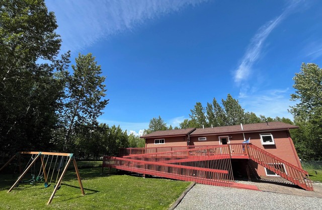 Private 5-Bed/2.5-Bath Home w/ Full Kitchen, Steam Sauna, Wi-Fi, and Laundry