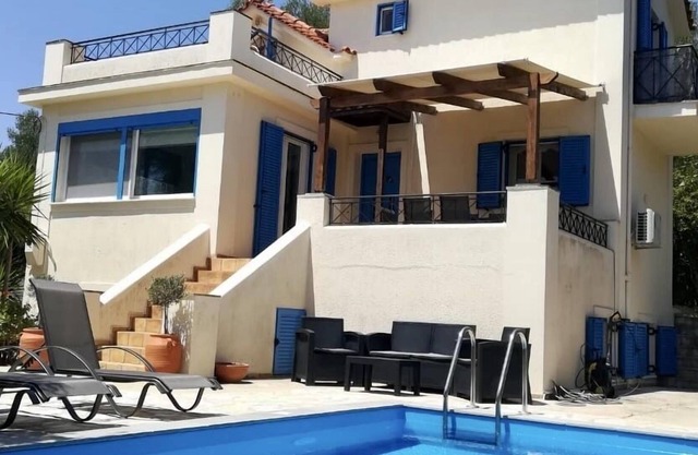 Villa privada de 5 camas a solo 50 metros de la playa de Pessada