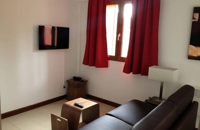 Private accommodations! Soundproofed rooms + well equipped kitchen