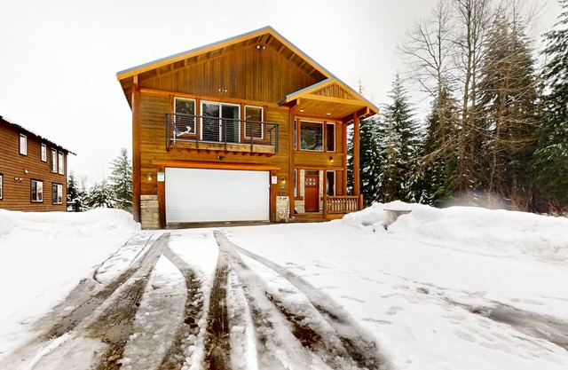 Private all-season cabin within walking distance of the lifts, fireplace, & deck