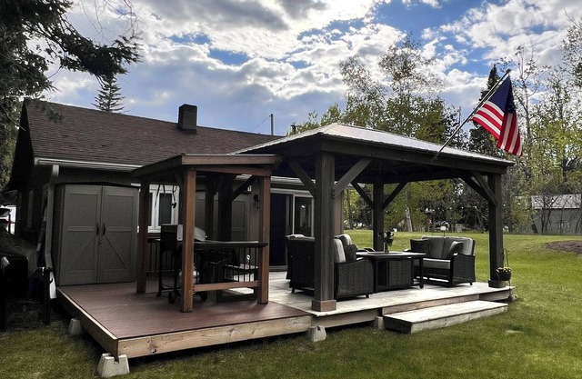 Private and beautiful two bedroom cabin with non motorized access to lake.