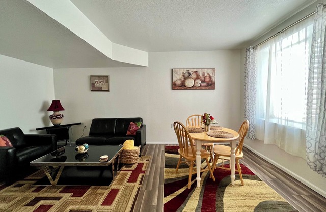 Private and Cozy Basement Suite: 12 Mins From DIA