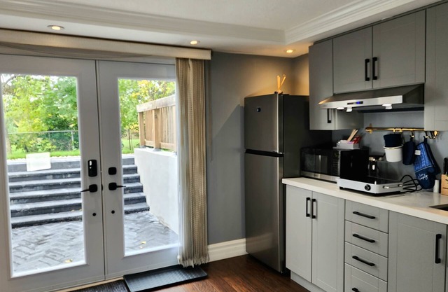 Private and Cozy Greece-Inspired 1BR Retreat in Erindale Mississauga