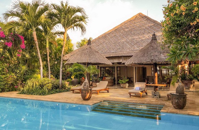 Private and Peaceful Beachfront Pool Villa @ Lokopaksa, Seririt!