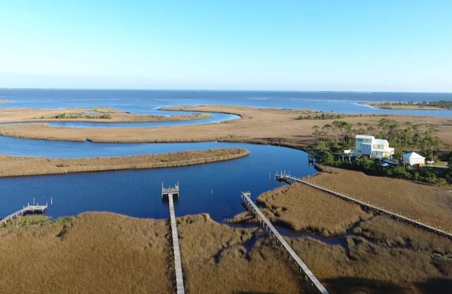 Private and Peaceful Bayou Retreat Waterfront!