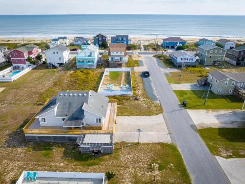 Private and Quiet Family Retreat - Steps to the Beach