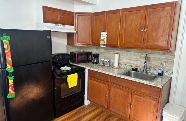 Private Apartment Entrance in Lilburn