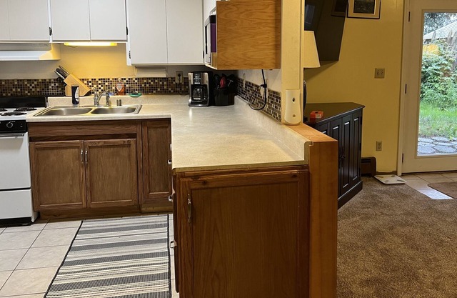 Private apartment furnished with yard and hot tub