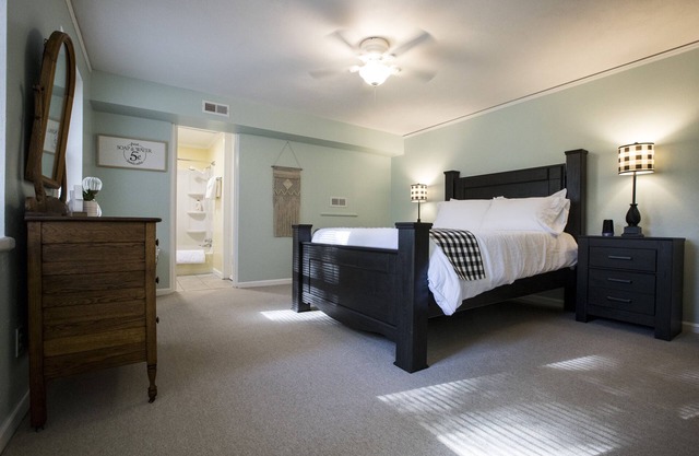 Apartamento privado de lujo en el corazón de Brevard, con 1 dormitorio para 4 personas,