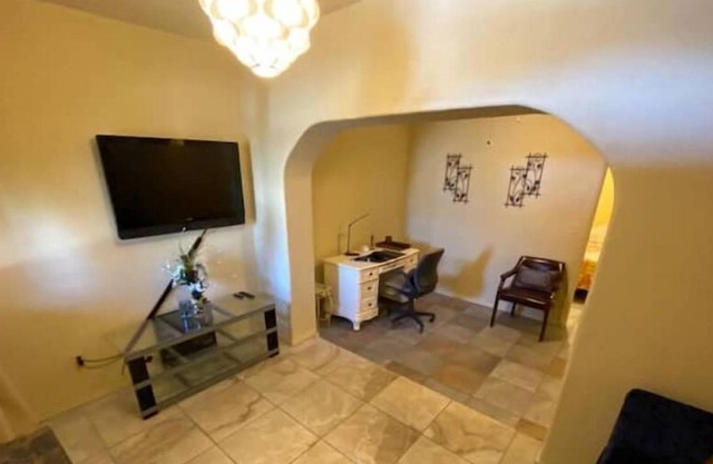 Private Apartment/Driveway/Wi-fi/Refrigerated AC/No cleaning fee!!